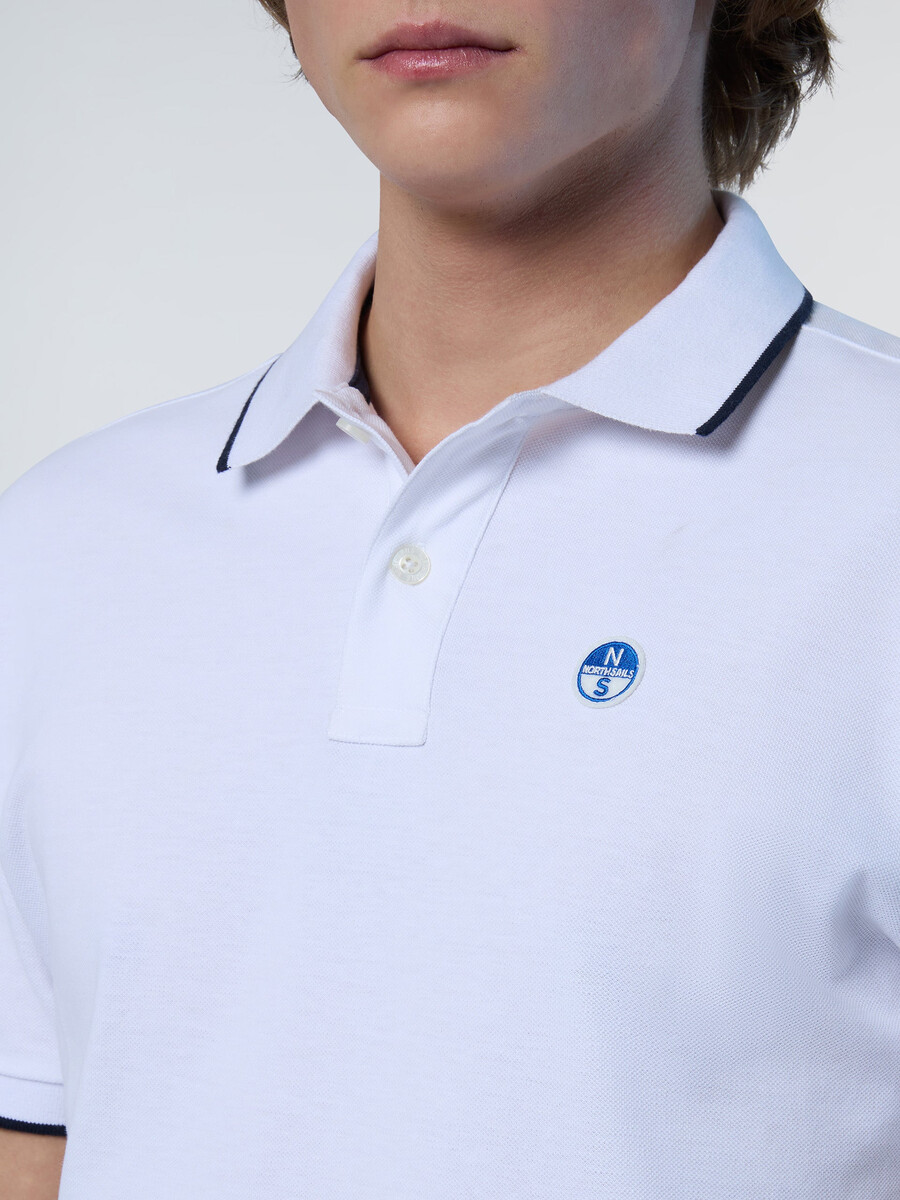 polo majica s printom na ovratniku