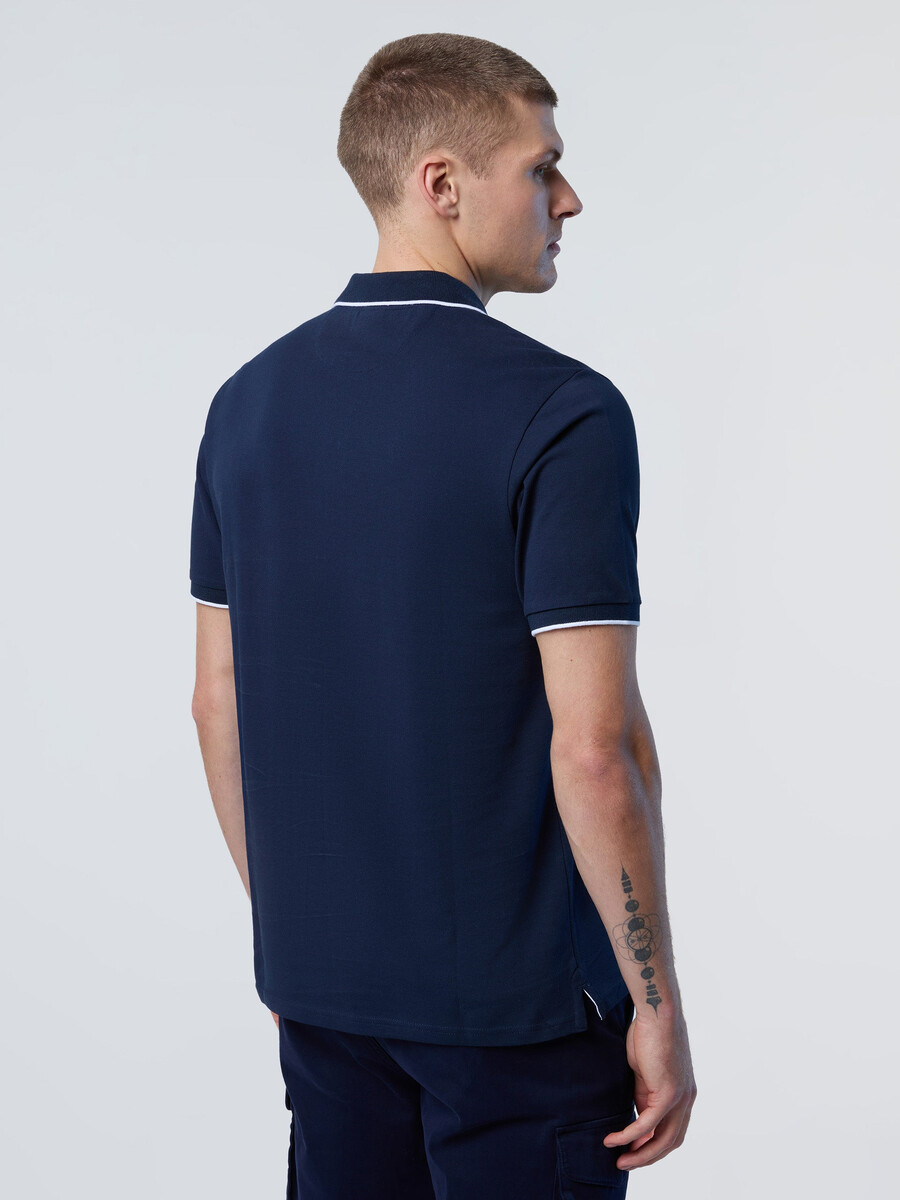 polo majica s printom na ovratniku
